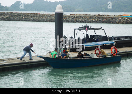 Langkawi, Malaisie. Mar 20, 2017. Simulation d'affichage terroristes par les forces spéciales de Malaisie en collaboration avec LIMA Expo Crédit : Chung Jin Mac/Alamy Live News Banque D'Images