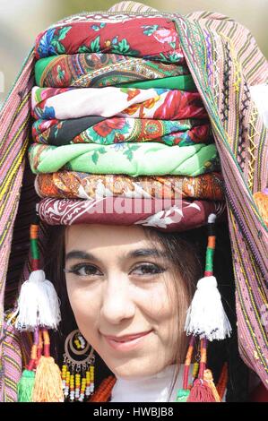 Tachkent, Ouzbékistan. Mar 20, 2017. Une femme ouzbèke habillés en costumes traditionnels célèbre Festival annuel de Norouz à Tachkent, Ouzbékistan, 20 mars 2017. Credit : Sadate/Xinhua/Alamy Live News Banque D'Images