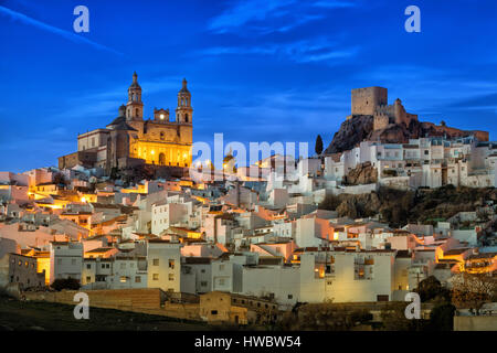 Ancienne ville Olvera dans la soirée, la province de Cádiz, Andalousie, Espagne Banque D'Images