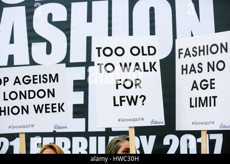 Ancien modèle Sun Page 3 Jilly Johnson rejoint Jane Felstead comme tous les modèles de plus de 45 ans de protestation contre la discrimination fondée sur l'âge, appelant à une plus large utilisation des modèles plus anciens sur la passerelle. Où : Londres, Royaume-Uni 17 février 2017 Quand : Banque D'Images