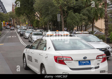 Taxi dans le centre-ville de Sydney, Nouvelle Galles du Sud, Australie Banque D'Images