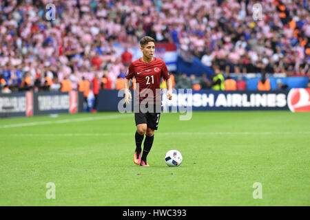 Le milieu de terrain turc Emre Mor dans l'Euro 2016 Stade match de groupe entre Turquie contre Croatie au Parc des Princes le 12 juin 2016, Paris, France Banque D'Images