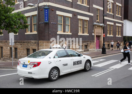 Taxi dans le centre-ville de Sydney, Nouvelle Galles du Sud, Australie Banque D'Images