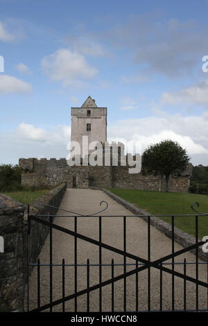 Doe Castle, près de Creeslough, sur les rives de la baie de Sheephaven, comté de Donegal, Irlande. Banque D'Images