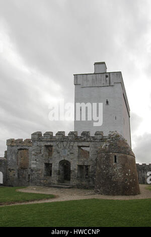 Doe Castle, près de Creeslough, sur les rives de la baie de Sheephaven, comté de Donegal, Irlande. Banque D'Images