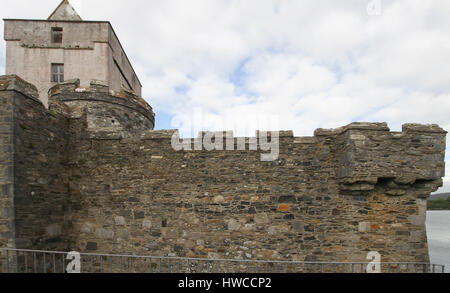 Doe Castle, près de Creeslough, sur les rives de la baie de Sheephaven, comté de Donegal, Irlande. Banque D'Images