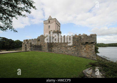 Doe Castle, près de Creeslough, sur les rives de la baie de Sheephaven, comté de Donegal, Irlande. Banque D'Images