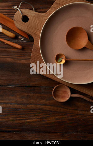 Composition des appareils de cuisine sur table en bois Banque D'Images