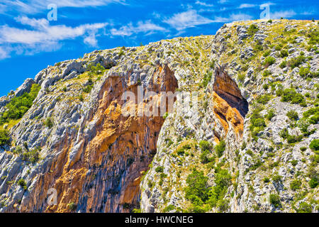 Le canyon de la rivière Cikola cliffs voir l'intérieur des terres, la Dalmatie, Croatie Banque D'Images