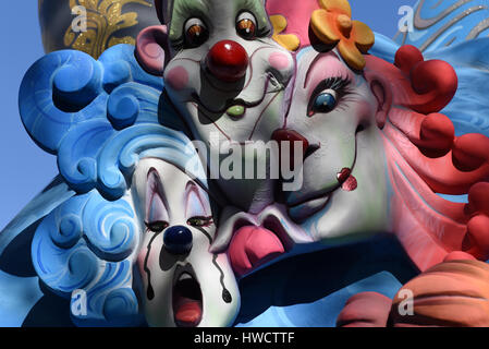 Valence, Espagne. Mar 19, 2017. 'Ninots' (les marionnettes ou poupées) sont affichées au cours de la 'Fallas' Festival à Valence, en Espagne. Credit : Jorge Sanz/Pacific Press/Alamy Live News Banque D'Images