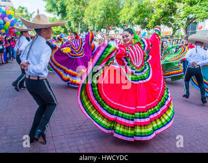 GUADALAJARA , MEXIQUE - 19 AOÛT 28 : Les participants à une parde au cours de la 23e International Mariachi Charros & festival à Guadalajara au Mexique le 28 août , Banque D'Images