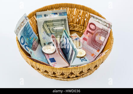 Un panier avec de l'argent pour les dons et conseils, Ein Korb mit Geld für Spenden und Trinkgelder Banque D'Images