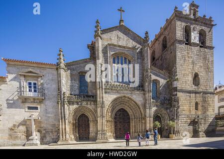 Le Portugal, Douro, Lamego, région du nord, district de Viseu, cathédrale construite au 13e centuryand son portail gothique de style renaissance avec Banque D'Images