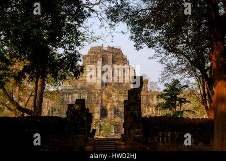 Cambodge, province de Preah Vihear, complexe de temples de Koh Ker, datée du 9 au 12 siècle, temple de Prasat Thom ou Prasat Kompeng Banque D'Images