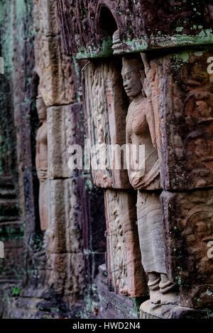 Cambodge, Angkor sur la liste du patrimoine mondial de l'UNESCO, Banteay Prei, construit en 12ème-13ème siècle par le roi Jayavarman VII, apsara sculpture sur le mur extérieur Banque D'Images