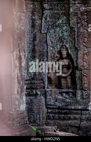 Cambodge, Angkor sur la liste du patrimoine mondial de l'UNESCO, Banteay Prei, construit en 12ème-13ème siècle par le roi Jayavarman VII, apsara sculpture sur le mur extérieur Banque D'Images