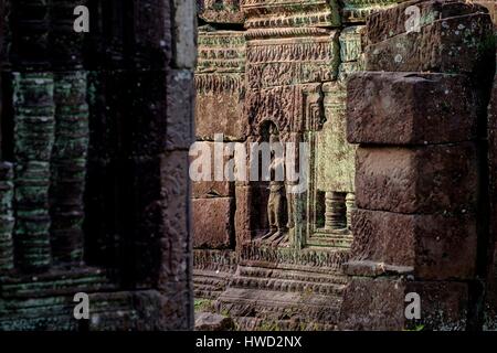 Cambodge, Angkor sur la liste du patrimoine mondial de l'UNESCO, Banteay Prei, construit en 12ème-13ème siècle par le roi Jayavarman VII, apsara sculpture sur le mur extérieur Banque D'Images