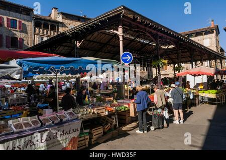 France, Lot, Figeac, marché de pays journée sous grande halle Place Carnot Banque D'Images