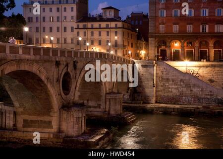 L'Italie, Latium, Rome, Trastevere et Campo de Fiori, le Sisto Ponte Sisto, pont sur le Tibre, inscrite au Patrimoine Mondial de l'UNESCO Banque D'Images