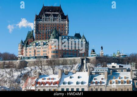 Canada, Québec, ville de Québec, le Quartier Petit Champlain, le Château Frontenac surplombant la vieille ville, le Vieux Québec inscrite au Patrimoine Mondial de l'UNESCO Banque D'Images