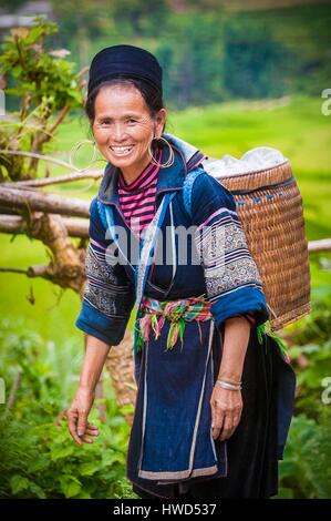 Vietnam, Haut Tonkin, province de Lao Cai, ville de Sapa, portrait d'un paysan de H'Mong Banque D'Images