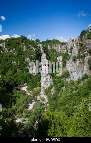 La Grèce, l'Epire, Région Zagorochoria, Gorge de Vikos, vue de la rivière Voidomatis Banque D'Images