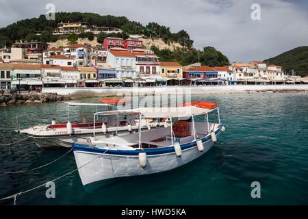 La Grèce, l'Épire Région, Parga, vue sur la ville du port Banque D'Images