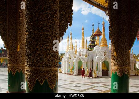 Myanmar (Birmanie), Rangoon, stupas autour de la pagode Shwedagon Banque D'Images