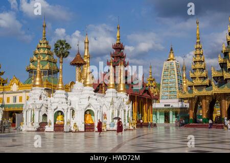 Myanmar (Birmanie), Rangoon, stupas autour de la pagode Shwedagon Banque D'Images