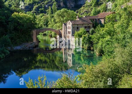 La France, l'Aveyron, les Causses et les Cévennes, paysage culturel agropastoraux méditerranéens, inscrite au Patrimoine Mondial de l'UNESCO, parc naturel régional des Grands Causses, vallée de la Dourbie, La Roque-Sainte-Marguerite, moulin de Corp Banque D'Images