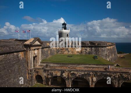 Puerto Rico, San Juan, San Juan, El Morro, la forteresse d'entrée avant et le phare Banque D'Images