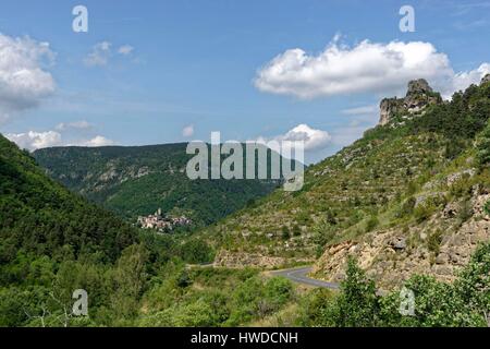 La France, l'Aveyron, les Causses et les Cévennes, paysage culturel agropastoraux méditerranéens, inscrite au Patrimoine Mondial de l'UNESCO, Peyreleau, le village à l'entrée des Gorges de la Jonte Banque D'Images