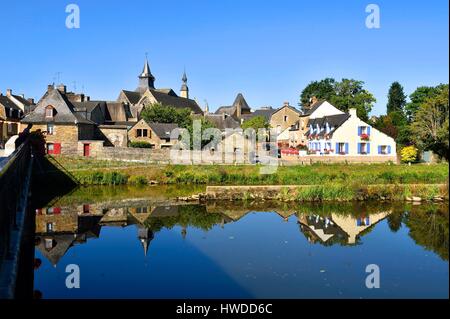 France, Morbihan, Malestroit, la ville, la rivière l'Oust et du Canal de Nantes à Brest vue depuis notre Dame island Banque D'Images