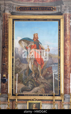 Saint Olav le roi de Norvège par Pie Adamowitsch Welonsky (1893) sur l'autel latéral de la basilique dei Santi Ambrogio e Carlo al Corso, Rome, Italie Banque D'Images