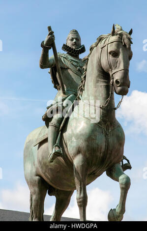 Statue équestre du roi Philippe III, la Plaza Mayor, Madrid, Espagne Banque D'Images