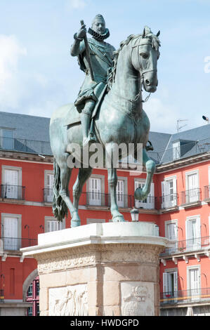 Statue équestre du roi Philippe III, la Plaza Mayor, Madrid, Espagne Banque D'Images