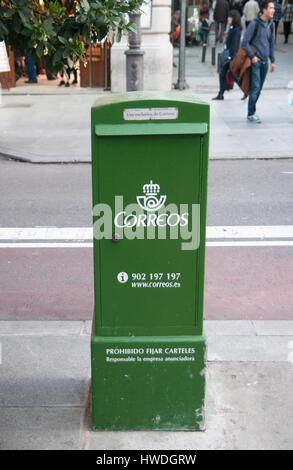 Espagnol vert Post box. Photographié à Madrid, Espagne Banque D'Images