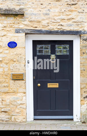 Cirencester - blue plaque (voir description) et porte d'entrée de Dollar Street House, Cirencester, Gloucestershire en Mars Banque D'Images