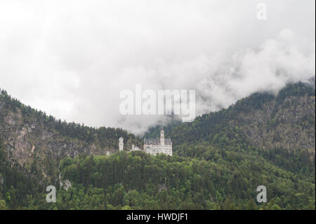 Hohenschwangau, Allemagne, vue vers le château de Neuschwanstein Banque D'Images