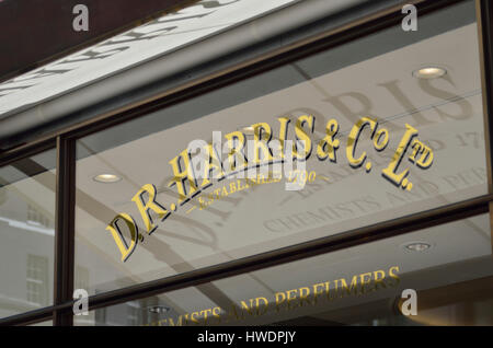 D.R. Harris & Co Ltd, chimistes et parfumeurs dans St James's St, Londres, Royaume-Uni. Banque D'Images