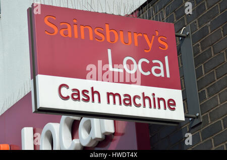 Sainsbury's Cash Machine locale signe. Banque D'Images