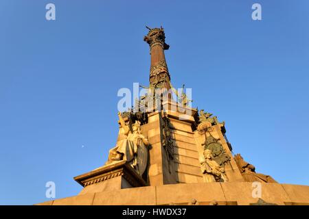 Espagne, Catalogne, Barcelone, quartier de la Barceloneta, Port Vell, la colonne de Christophe Colomb par l'architecte Gaietà Buigas construit pour l'Exposition Universelle de 1888 Banque D'Images