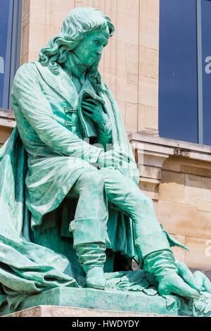 France, Seine Maritime, Le Havre, Palais de Justice, la statue du sculpteur David d'Angers datant de 1853 et représentant Bernardin de Saint Pierre Banque D'Images