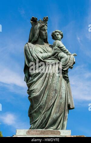 France, Seine Maritime, Le Havre, district de Graville Sainte Honorine, l'abbaye de Graville, statue de la Vierge noire de 6 mètres de haut Banque D'Images