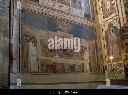 Funérailles de Saint François fresque de Giotto en Capella Bardi, Basilique de Sanrta Croce, Florence, Italie Banque D'Images