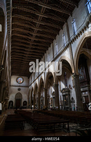 Intérieur de la Basilique di Croce Sanrta, la principale église franciscaine à Florence, Italie Banque D'Images