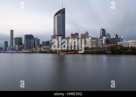 La ville de Brisbane, Queensland, Australie. Image prise à partir de la bonne volonté pont menant à Southbank. Banque D'Images