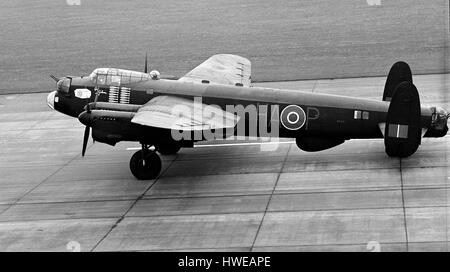 L'atterrissage à HAP Lancaster RAF Scampton en 1967 Banque D'Images