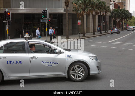 Taxi dans le centre-ville de Sydney, Nouvelle Galles du Sud, Australie Banque D'Images