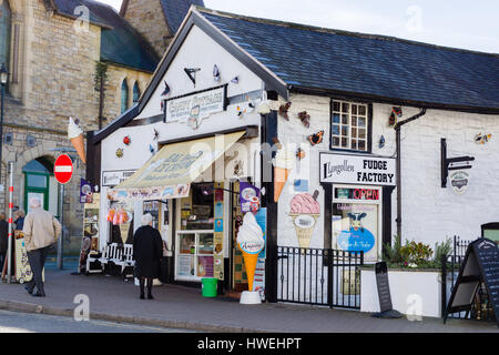 Le Cottage Candy sweet et magasin de crème glacée sur Castle Street Llangollen une entreprise établie de longue date et populaire Banque D'Images